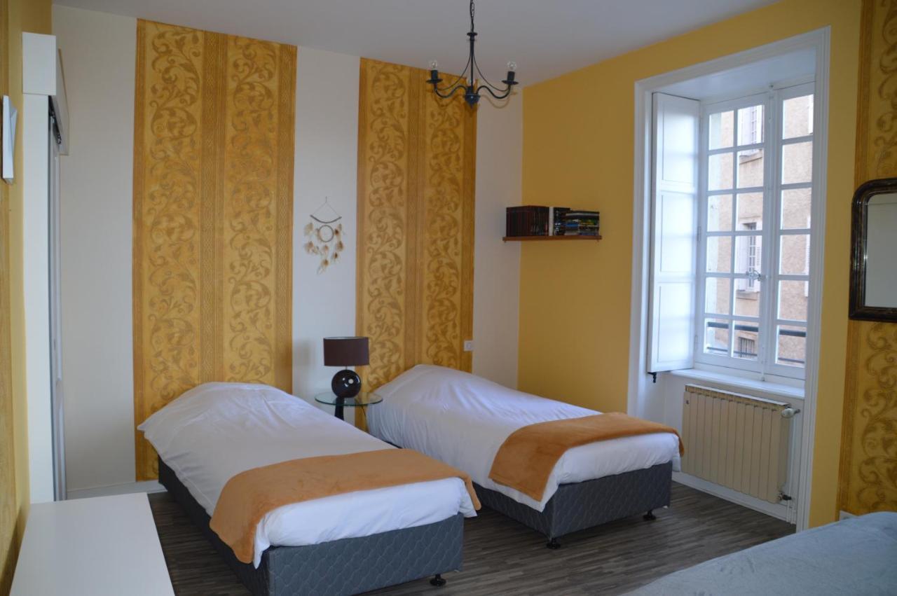 Maison Au Loup: 16th Century Hotel in Old Town Le Puy Exterior photo